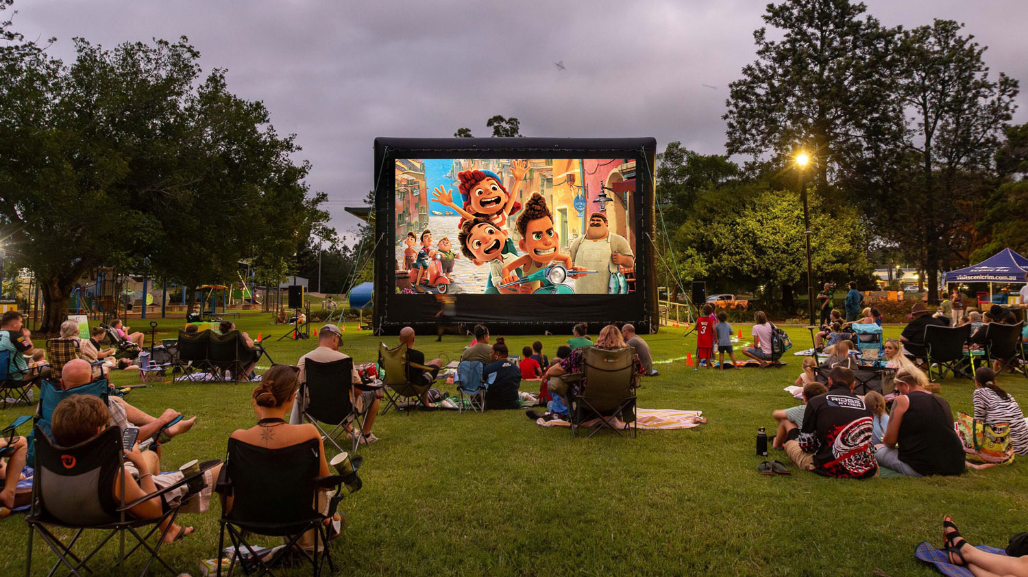 Outdoor-Movies-Laser-Projector